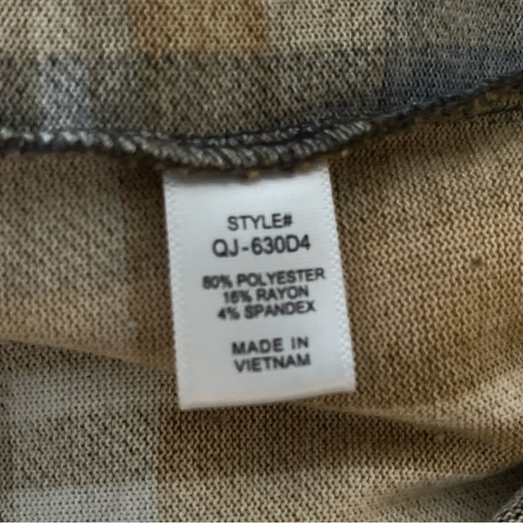 ZENANA Camping Shacket yarn Dyed Plaid Women’s XL - Picture 8 of 8